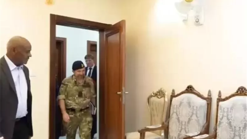 رئيس مجلس السيادة السوداني يلتقي كبير المستشارين العسكريين ببريطانيا