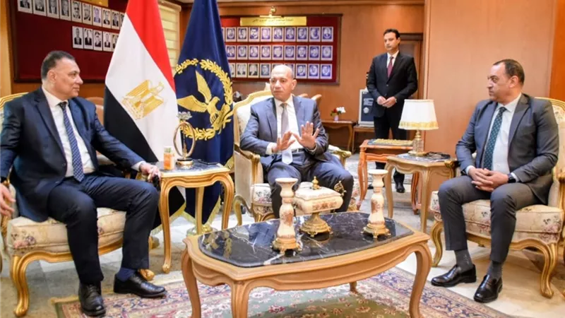 وفد «التربية والتعليم» يهنئ مدير أمن بورسعيد بمناسبة الذكرى 74 لعيد الشرطة