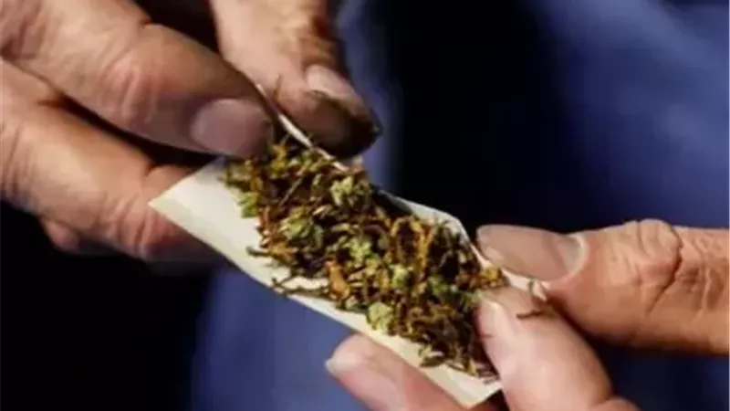 من دهاليز 