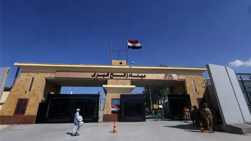 إسرائيل تكشف عن وصول مراقبين دوليين لمعبر رفح تمهيدا لفتحه غدا