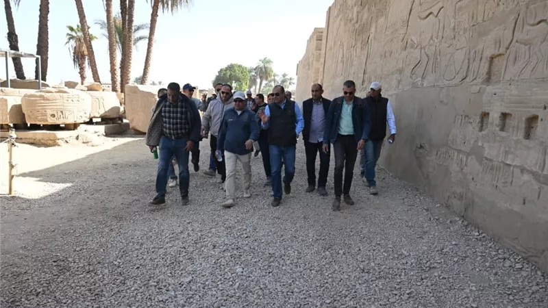 «الآثار» تتفقد عددا من المشروعات الأثرية بالأقصر