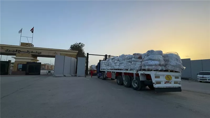 الهلال الأحمر المصري يطلق قافلة «زاد العزة» 125 إلى الأشقاء الفلسطينيين