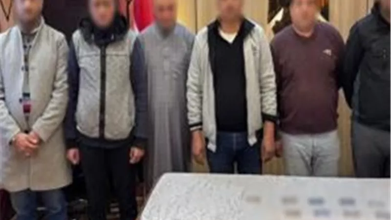 سقوط 10 نصابين لشراء الموبايلات بالعملة المزيفة