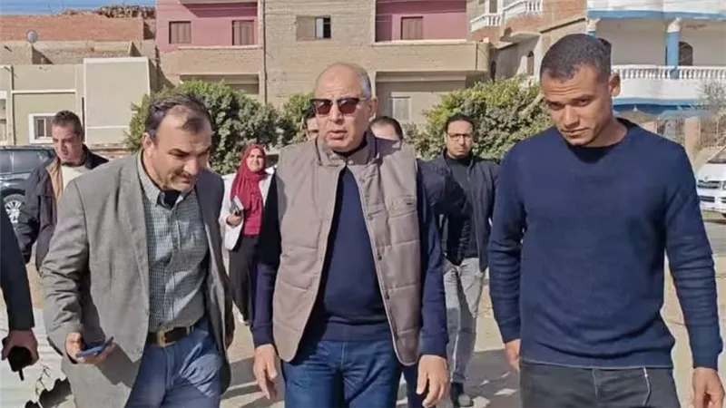 محافظ المنيا يتفقد كوبري عزب التل بديرمواس لمتابعة حالته الإنشائية
