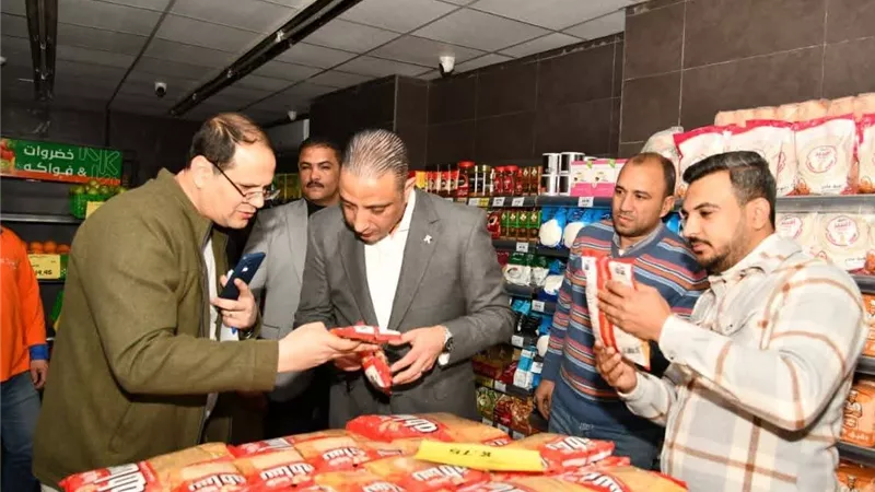محافظ الفيوم يتفقد محال الجملة وسلاسل السوبر ماركت استعدادا لشهر رمضان