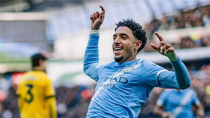 تألق مصري جديد.. مرموش في التشكيلة المثالية للدوري الإنجليزي