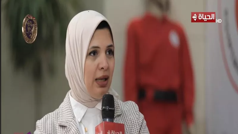 مدير وحدة إدارة الحالة بالهلال الأحمر توضح فعاليات المشاركة بمعرض الكتاب