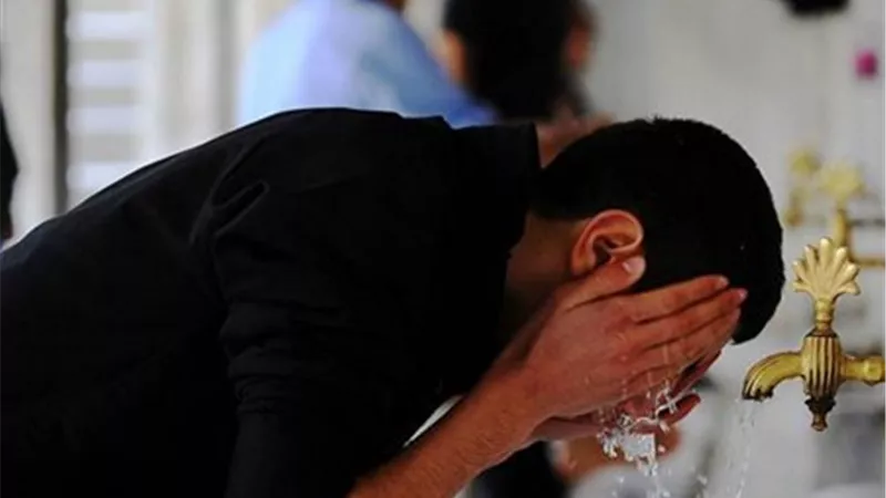 حكم ترك المضمضة أثناء الصيام.. أمين الفتوى يوضح
