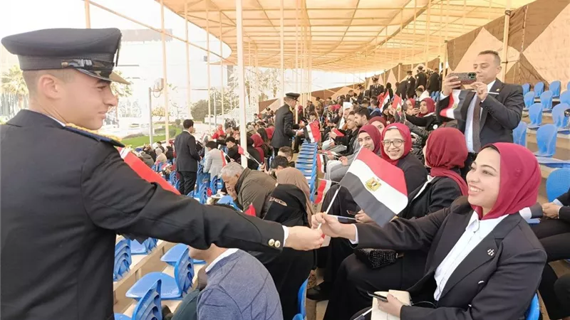 طلاب جامعة عين شمس يزورون معرض معدات وأجهزة الشرطة
