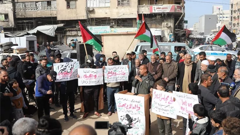 أوقفوا آلة القتل.. الفلسطينيون ينظمون وقفة احتجاجية بغزة ضد الاحتلال 