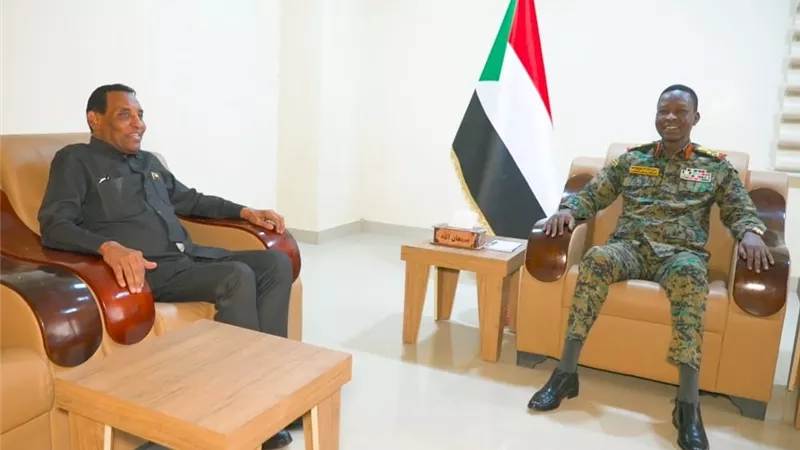 الفريق كباشي يتلقى تهنئة من رئيس وزراء السودان بعد تحرير الدلنج 