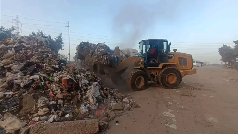 محافظ الدقهلية يتابع حملة رفع مخلفات الهدم والبناء بالمنصورة وطلخا