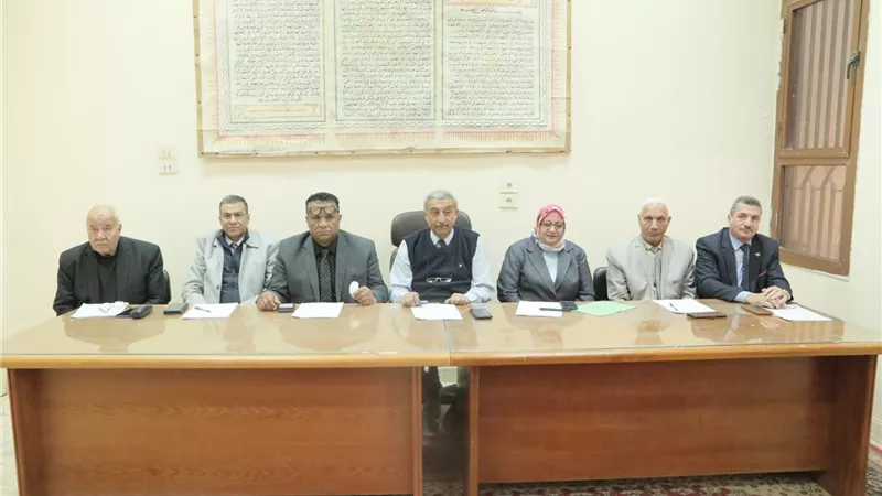 مدير تعليم الوادي يرأس لجنة المقابلات الشخصية لتجديد الوظائف المدرسية