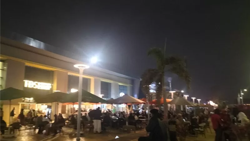 معرض القاهرة الدولي للكتاب تجربة لا تقتصر على الكتب.. عربات الطعام تتألق