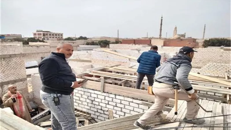 إزالة 9 تعديات بناء مخالف في مركز بني مزار بالمنيا