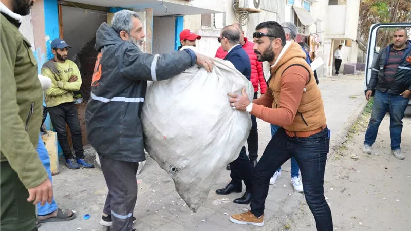 تمركزات ثابتة بمحيط المعديات وكوبري النصر لمجابهة فارزي القمامة ببورفؤاد 
