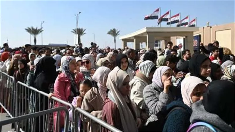 إقبال جماهيري كثيف في اليوم السابع لمعرض القاهرة الدولي للكتاب