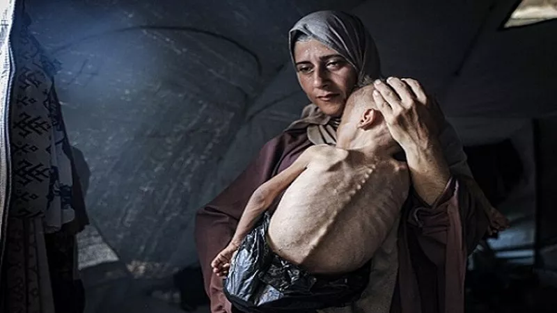 أيمن الرقب: الهياكل الدولية غير قادرة على إيصال زجاجة مياه لغزة|فيديو