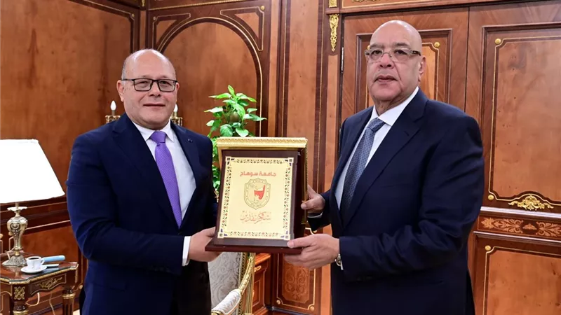 رئيس جامعة سوهاج يزور مقر النواب لتهنئة هشام بدوي برئاسة المجلس.. تفاصيل