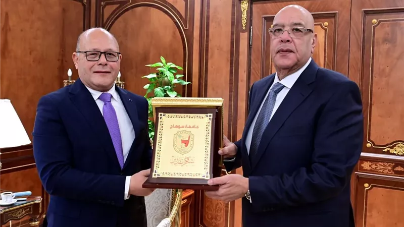 رئيس جامعة سوهاج يهنئ المستشار هشام بدوي بتوليه رئاسة مجلس النواب