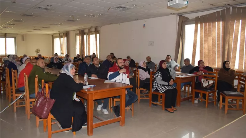 جامعة العاصمة تنظم دورة في اللغة الإنجليزية لتنمية مهارات الإداريين