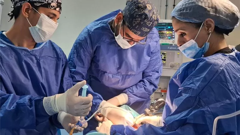 نجاح جراحة دقيقة بالوجه والفكين ومفصل الفك الصدغي بمستشفى أسوان التخصصي