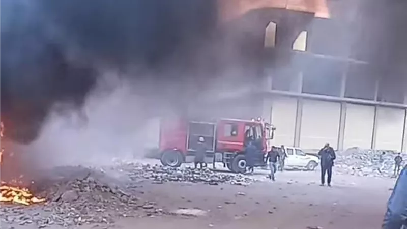 السيطرة على حريق في أتوبيس بالمحلة الكبرى دون إصابات