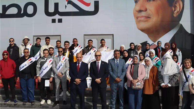 رئيس جامعة أسيوط يزور معرض القاهرة الدولي للكتاب