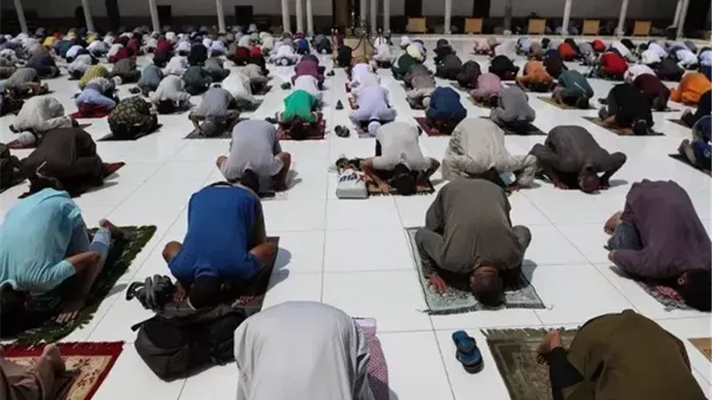 هل هلالك شهر مبارك.. ضوابط صلاة التراويح في رمضان 2026