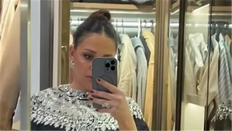 سعر بلوزة داليا البحيري في حفل زفاف دعاء رجب