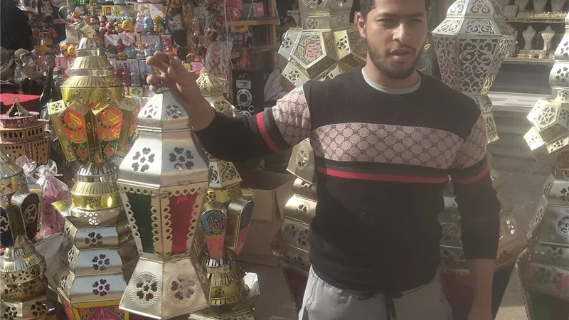 فوانيس رمضان أشكال وألوان في ميدان سيدي إبراهيم الدسوقي|فيديو وصور
