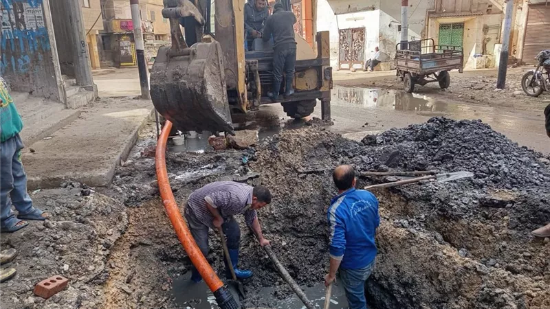 استجابة فورية لحل مشكلة الصرف الصحي بقرية الشيخ مبارك بمركز بلطيم