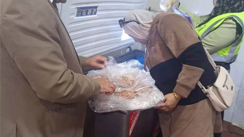 في مطعمين شهيرين بالأقصر.. ضبط 61 كيلو دواجن ومصنعات لحوم غير صالحة