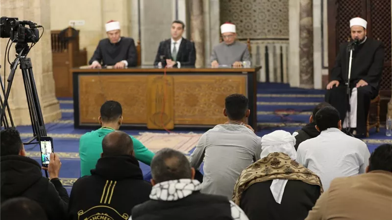 ملتقى السيرة النبوية: عبد الرحمن بن عوف نموذج فريد يجمع بين الغنى والشكر 