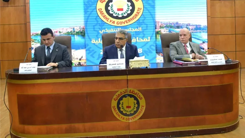 محافظ الدقهلية يترأس المجلس التنفيذي ويعلن حزمة قرارات حاسمة لضبط البناء
