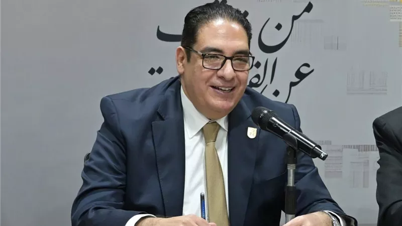 رئيس جامعة القاهرة يعلن تخصيص جائزة تحمل اسم أحمد لطفي السيد