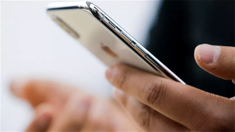 آيفون يحتفل تلقائياً بعيد ميلاد أصدقائك 
