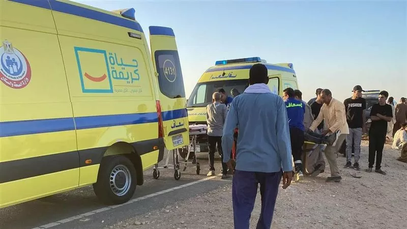 مصرع مسن وإصابة سيدة في حادث تصادم على الطريق السريع بأخميم