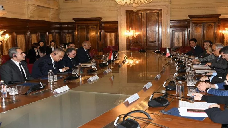 وزير الداخلية ونظيره الإيطالي يبحثان في روما مواجهة الجريمة المنظمة