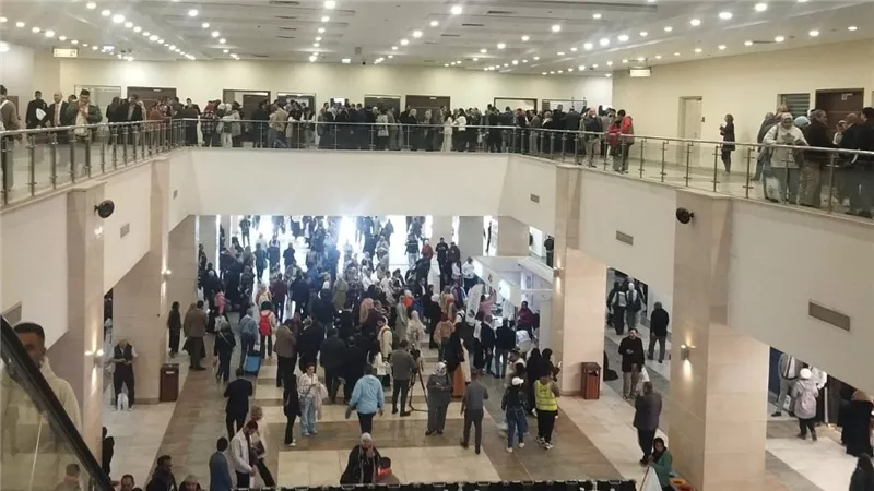 ذوو الهمم يتألقون بمعرض الكتاب ويخطفون أنظار الزوار