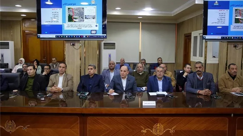 محافظ كفر الشيخ يستعرض موقف تنفيذ مشروعات الخطة الاستثمارية للعام المالي 