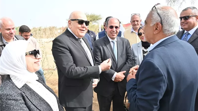 الجامعة البريطانية تدشن مشروعا بحثيا لتحويل المخلفات الزراعية إلى علف