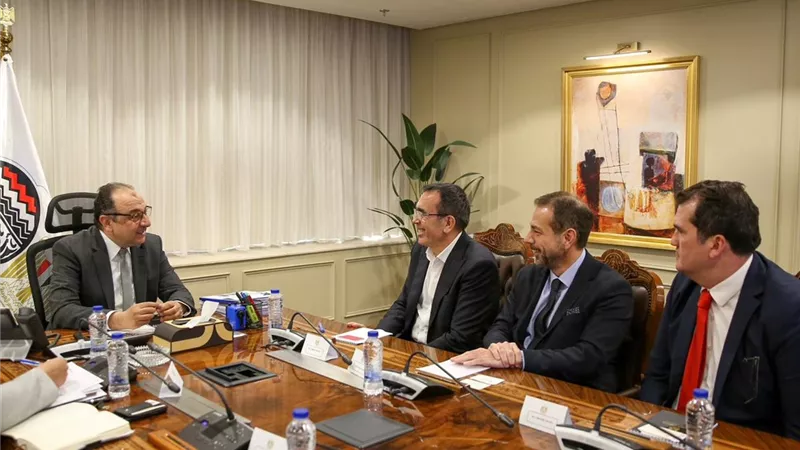 مصر تفتح باب الشراكة الصناعية أمام مستثمري الملابس الأتراك