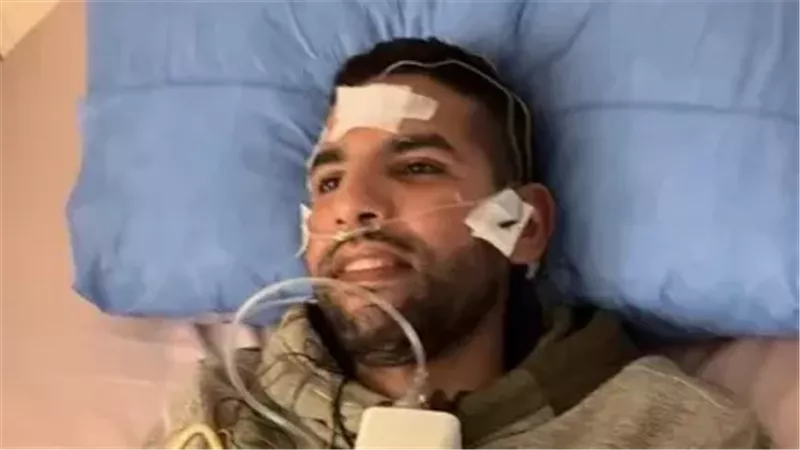 تطورات الحالة الصحية لـ مؤمن زكريا بعد صورته بالمستشفى