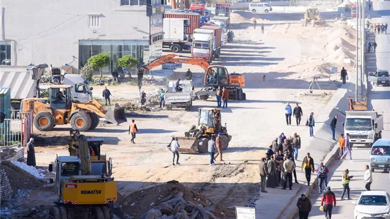 محافظ الإسكندرية يوجه بتنفيذ خطة لفك الازدحام المروري أسفل كوبري 21