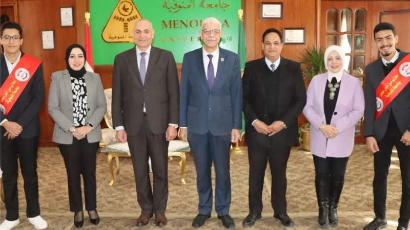 وفد من طلاب جامعة المنوفية يزور معرض الكتاب