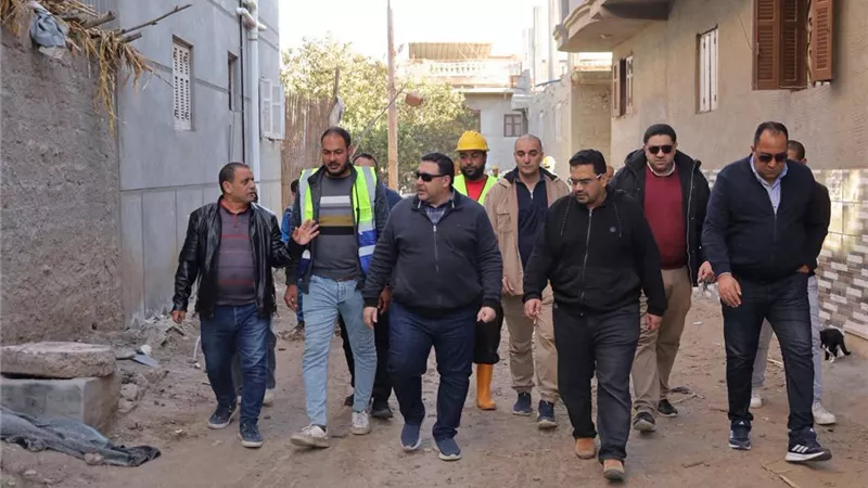 رئيس مياه البحيرة يتفقد الوصلات المنزلية بمركز دمنهور
