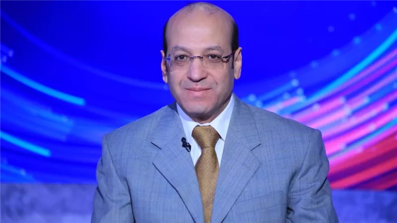 خبير اقتصادي: تراجع الدولار والتحول نحو الذهب ينذر بأزمات عالمية