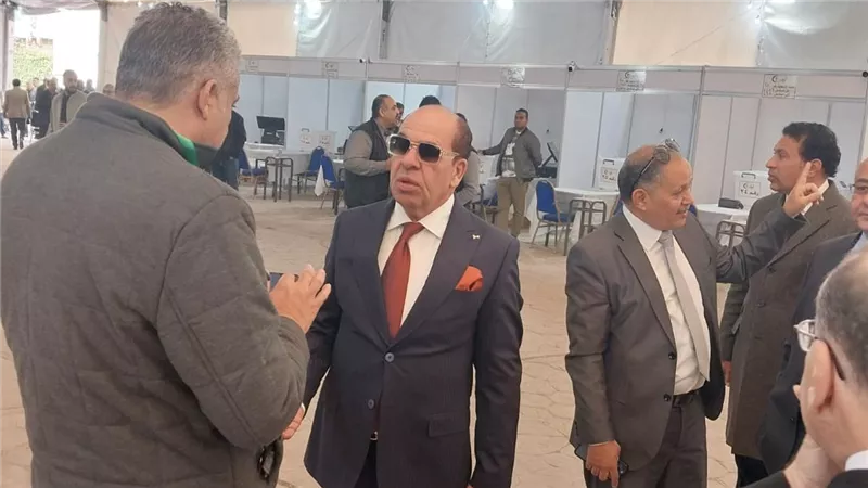 وصول ياسر الهضيبي إلى مقر الوفد استعدادًا لانتخابات الحزب