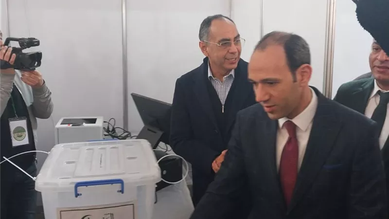 هاني سري الدين يدلي بصوته في انتخابات رئاسة حزب الوفد